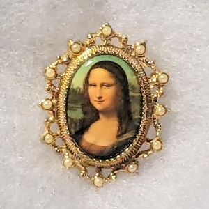 Vintage Sarah Coventry Mona Lisa Brooch